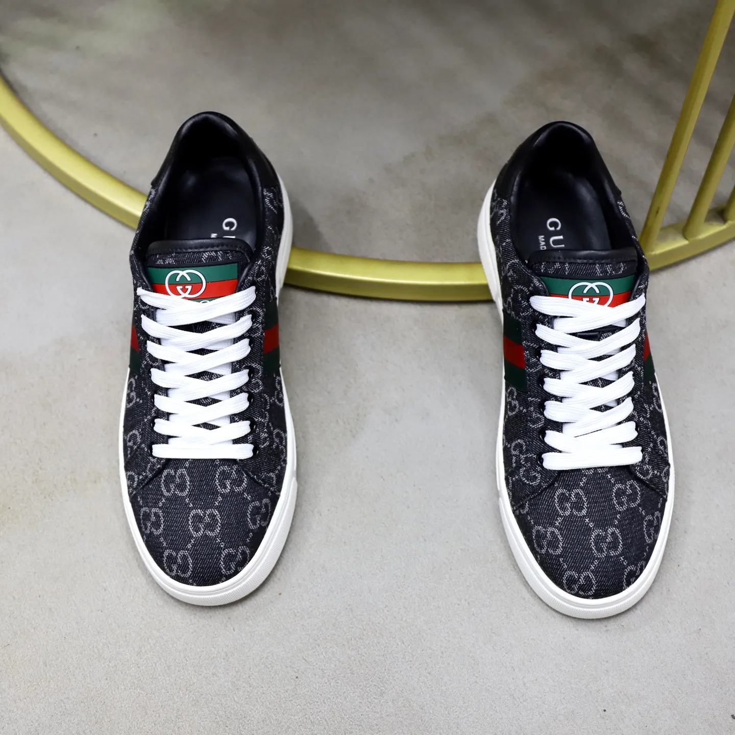Ex-factory price: 400💰🙅‍♂️🙅‍♂️🙅‍♂️ Brand: Gucci GUCCi Standard code: 38-44 (45 customized) Grade: Same as the official website Material: Original leather splicing Comfortable and breathable sheepskin lining Original wear-resistant outsole Style category: Men's fashionable casual shoes Running sneakers Distinguished luxury brand elements Top luxury Color: actual picture color